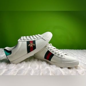 Gucci Women's Ace sneaker with bee  Embroidered Size 39